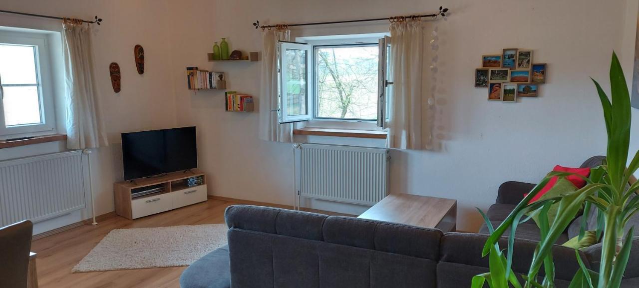 Ruhig Gelegene Ferienwohnung Im Gruenen Mit Terrasse Und Kleinem Garten Rotthalmuenster Dış mekan fotoğraf