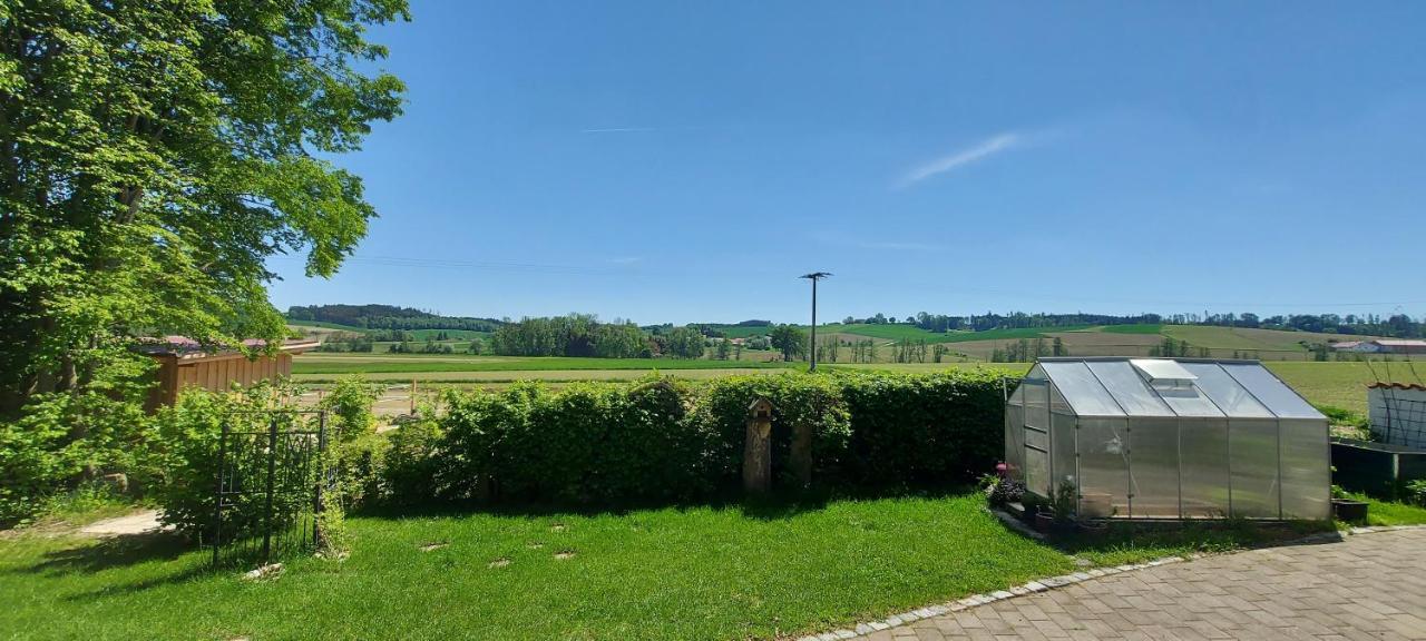 Ruhig Gelegene Ferienwohnung Im Gruenen Mit Terrasse Und Kleinem Garten Rotthalmuenster Dış mekan fotoğraf