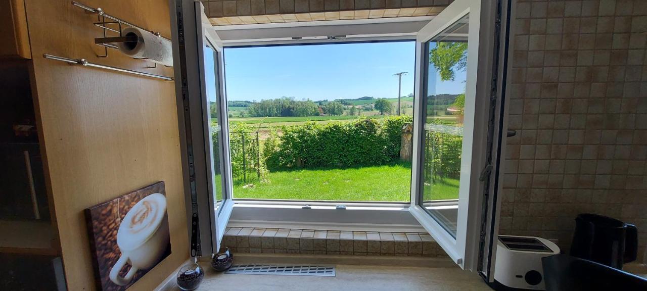 Ruhig Gelegene Ferienwohnung Im Gruenen Mit Terrasse Und Kleinem Garten Rotthalmuenster Dış mekan fotoğraf