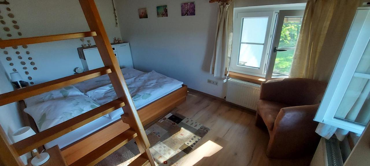 Ruhig Gelegene Ferienwohnung Im Gruenen Mit Terrasse Und Kleinem Garten Rotthalmuenster Dış mekan fotoğraf